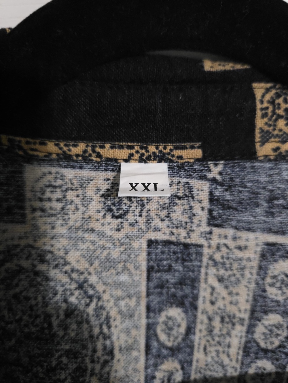 Men's Black & Tan Patterned Short-Sleeve Shirt - Picture 3 of 3
